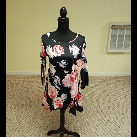 Xuerra Tops - Xuerry Women's Top. Size L. Black with Flowers